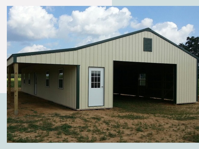 Строительство конюшен в железнодорожном