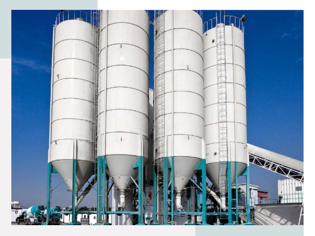 Строительство цементных силосов в железнодорожном