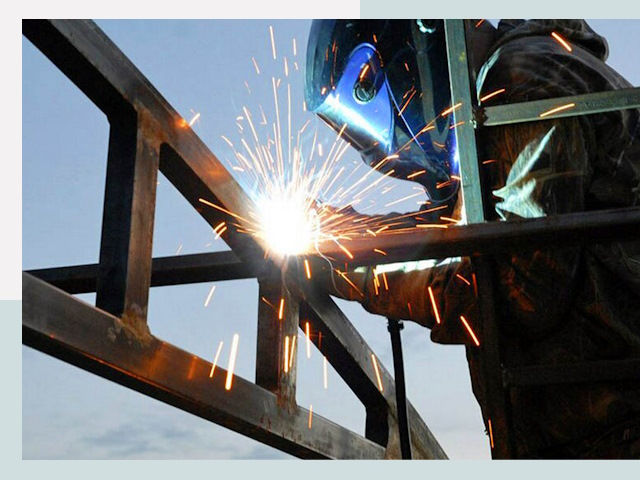 Сварочные работы в железнодорожном